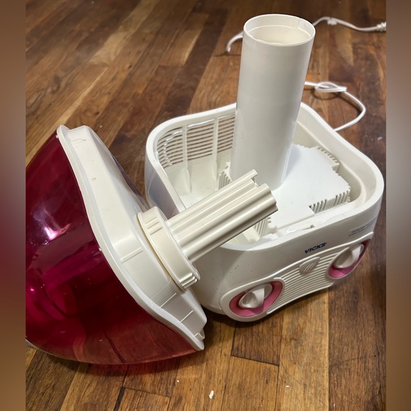 VICKS Humidifier - Picture 2 of 2